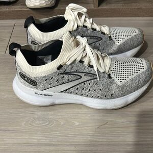 Brooks women’s White and Gray Athletic Shoes